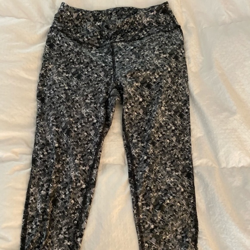 GAIAM BLACK & WHITE LEGGINGS SIZE SMALL